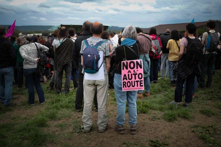 Rouen : l’autoroute A13 envahie par des manifestants écologistes