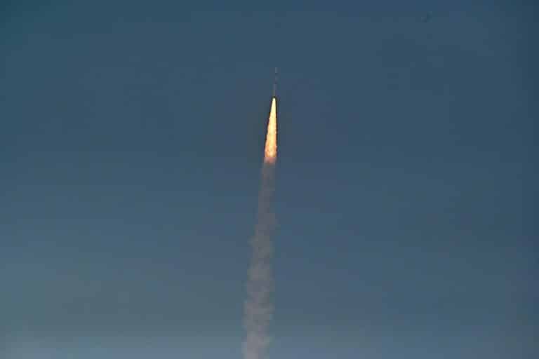 L’Inde lance sa fusée non habitée vers la Lune